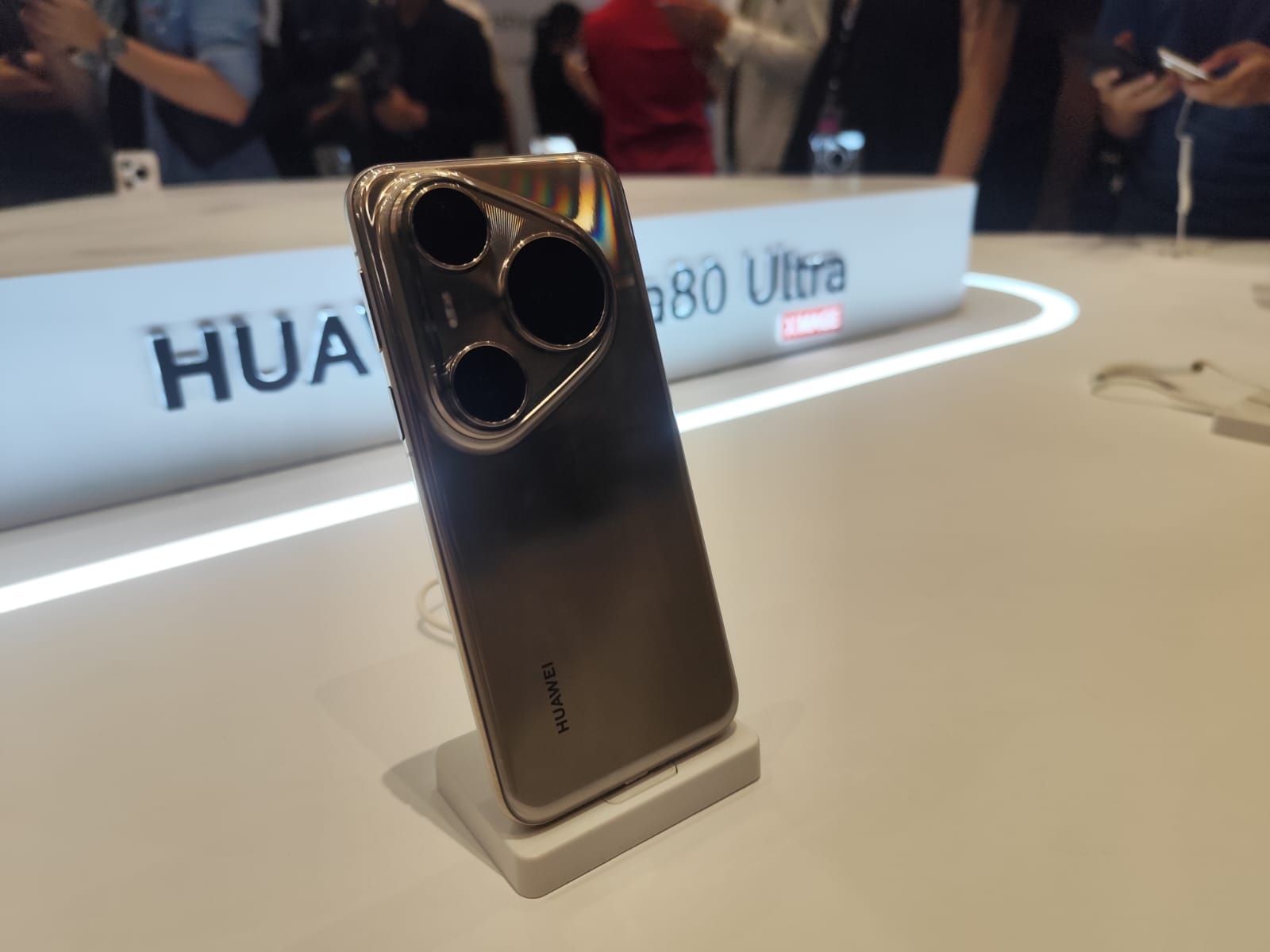 Tampilan belakang Huawei Pura 80 Series - apakabar.co.id